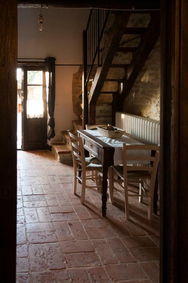Le Terre Di Caprano Hotel Citta di Castello Luaran gambar